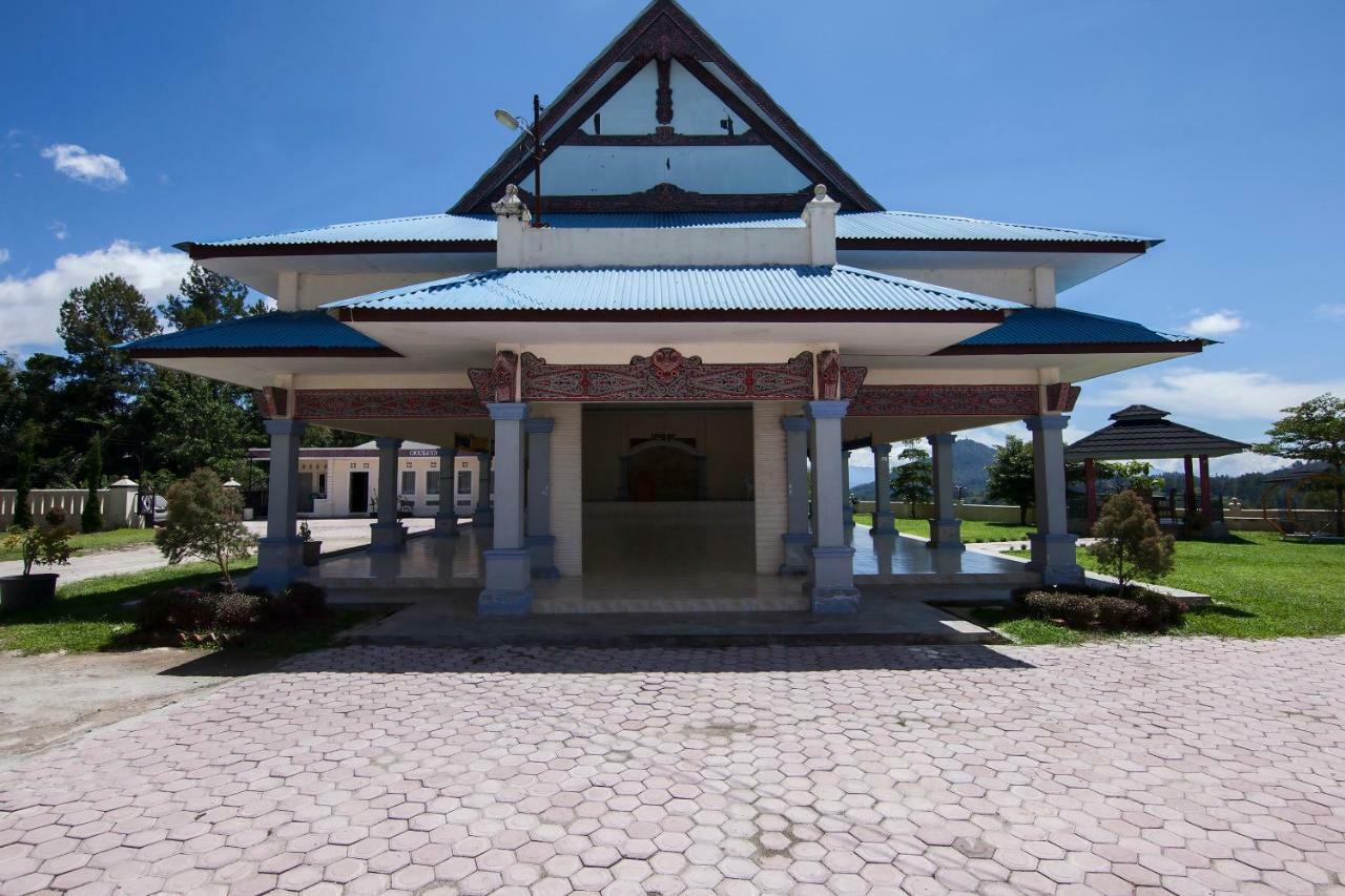 Oyo 719 Penginapan Panatapan Almonsari Resort Siborongborong Zewnętrze zdjęcie