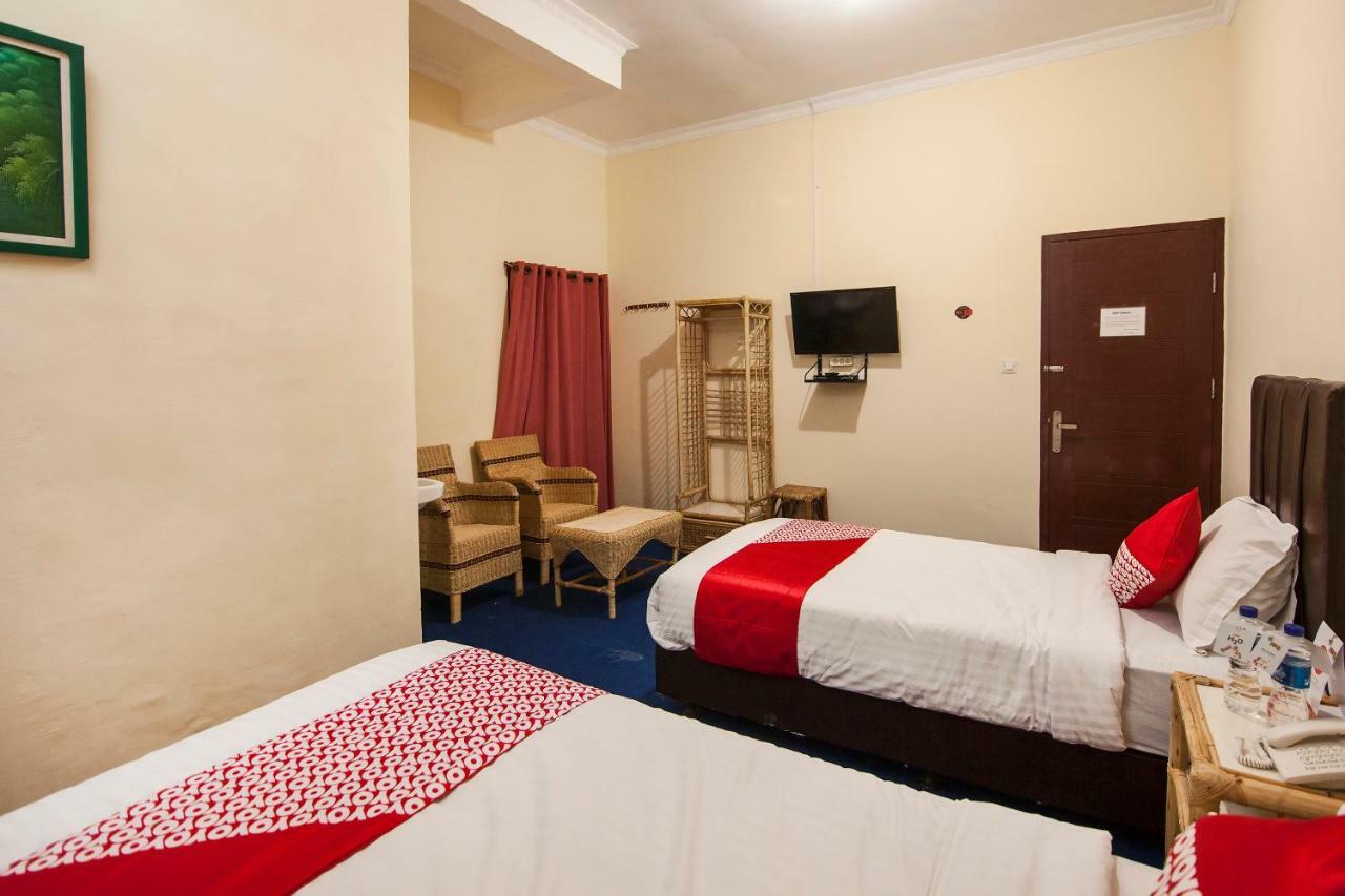 Oyo 719 Penginapan Panatapan Almonsari Resort Siborongborong Zewnętrze zdjęcie